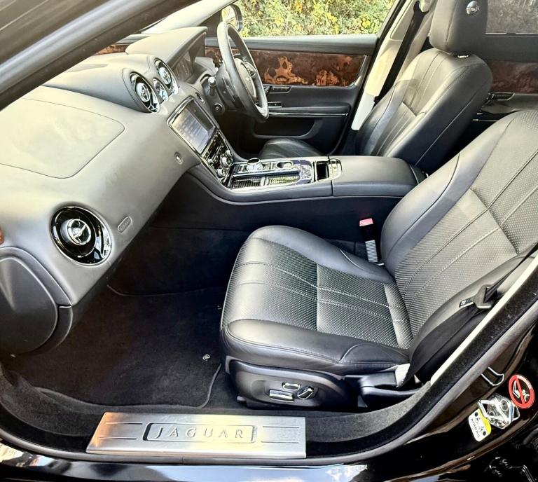 2010 Jaguar XJ 5.0 V8 Premium Luxury Auto Euro 5 4dr (LWB) SALOON Petrol Automatic