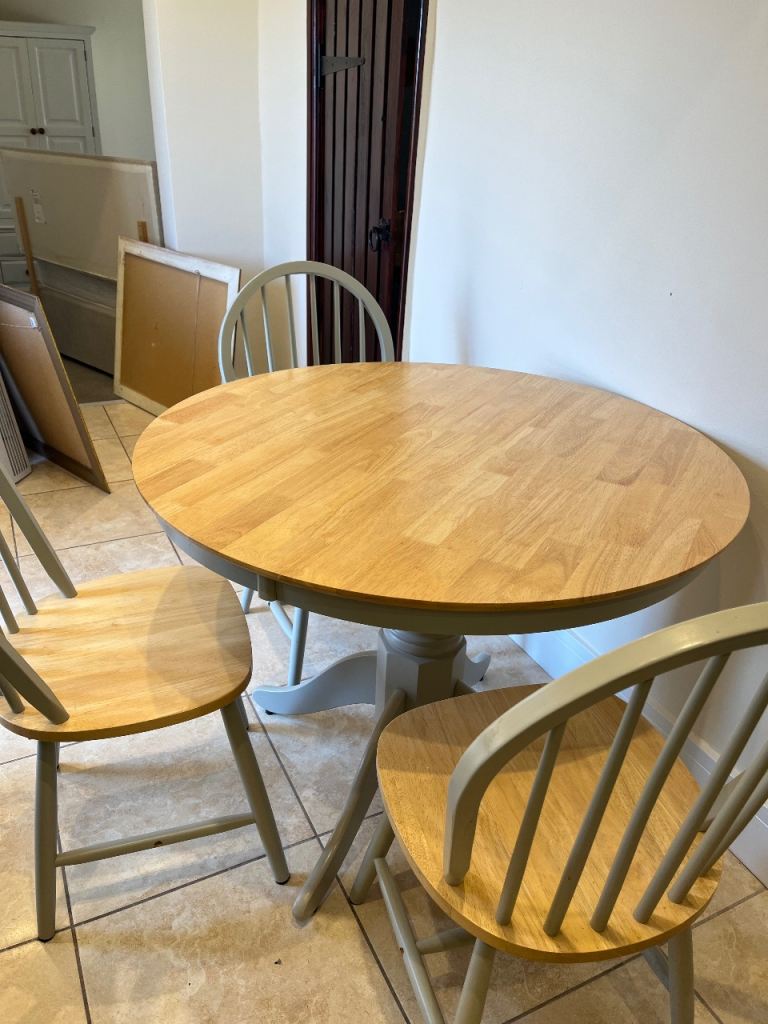 Round Wooden Dining Table with 3 Chairs – Good Condition