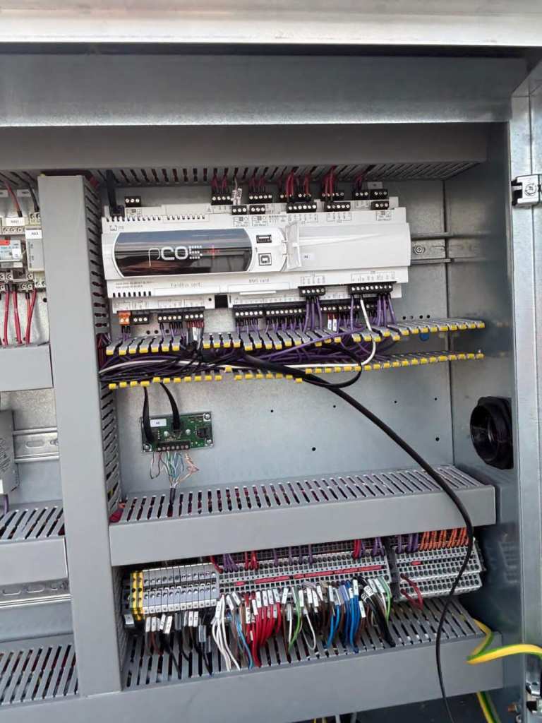 Commercial Air Conditioning Unit – Under 3 Years Old – Ideal for Office Blocks, commercial etc 