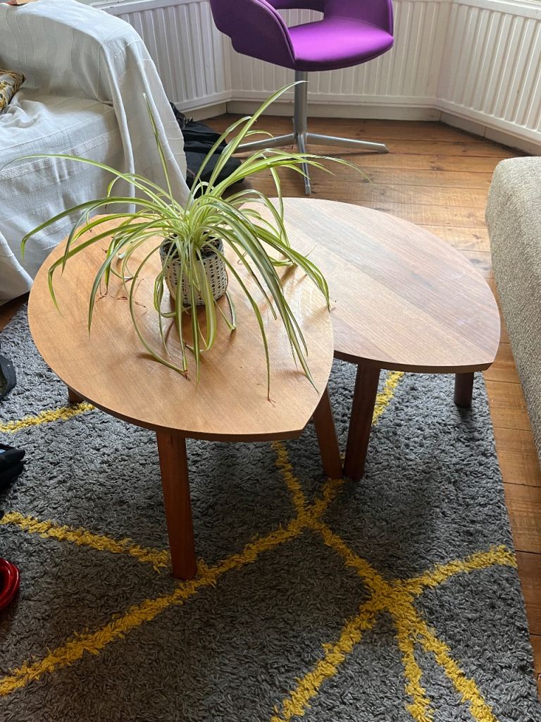 Pair of Wooden Nesting Coffee Tables – Good Condition