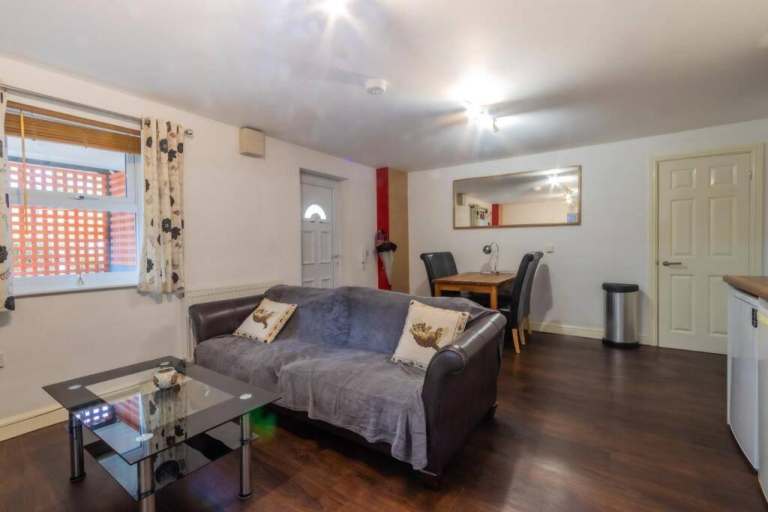 1 Bedroom Flat in Easton, Bristol - 40m2 - No Chain - Private Parking Space in a Gated Community