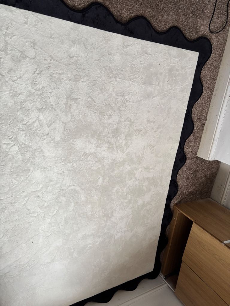 Large Cream and Black Scalloped Rug 160*230 cm- Good Condition