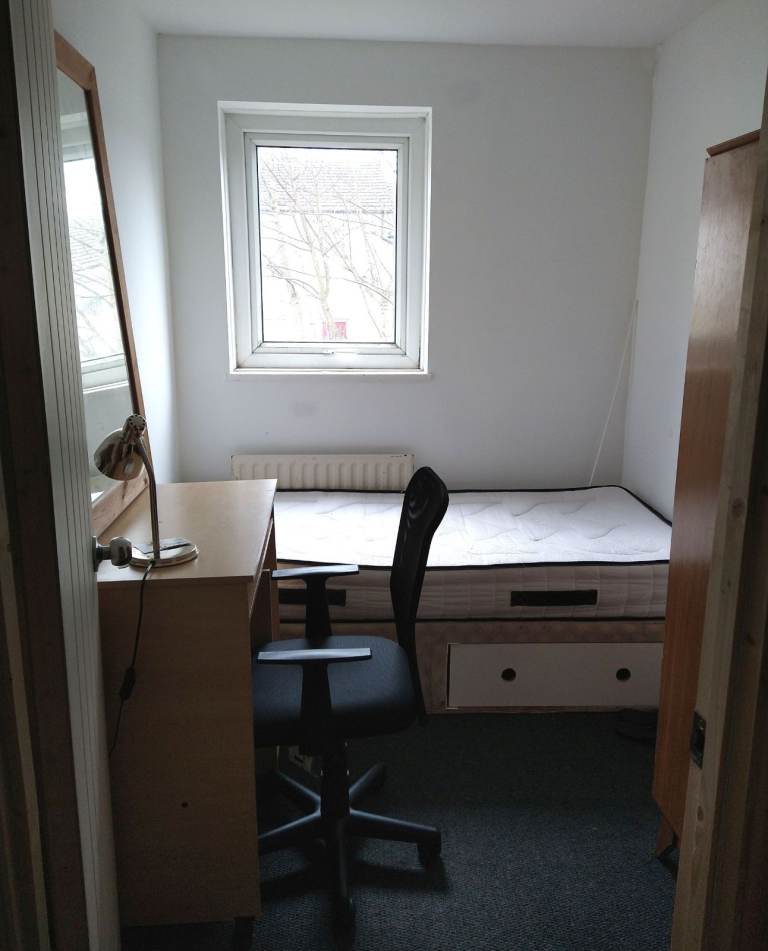 Cosy Single Room for Rent LS6 2QP Available for short term let 