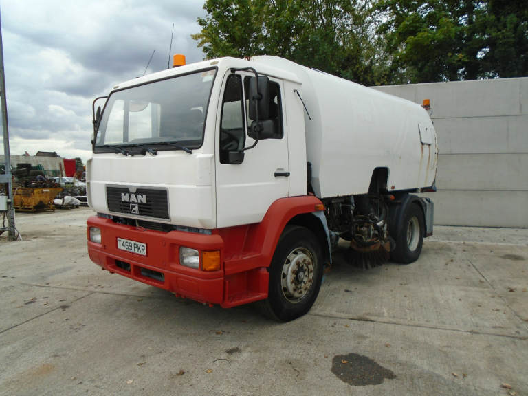 1999 MAN 18 224 SWEEPER