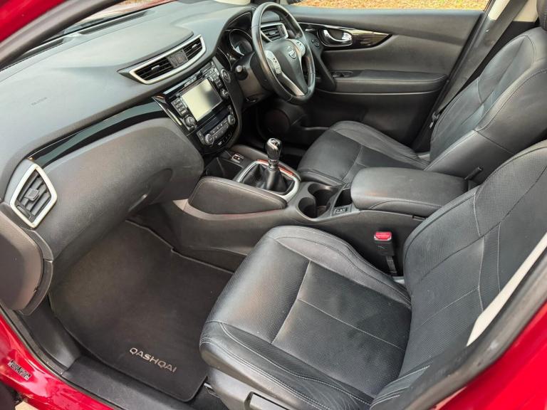 2015 Nissan Qashqai 1.6 dCi Tekna 5dr HATCHBACK Diesel Manual