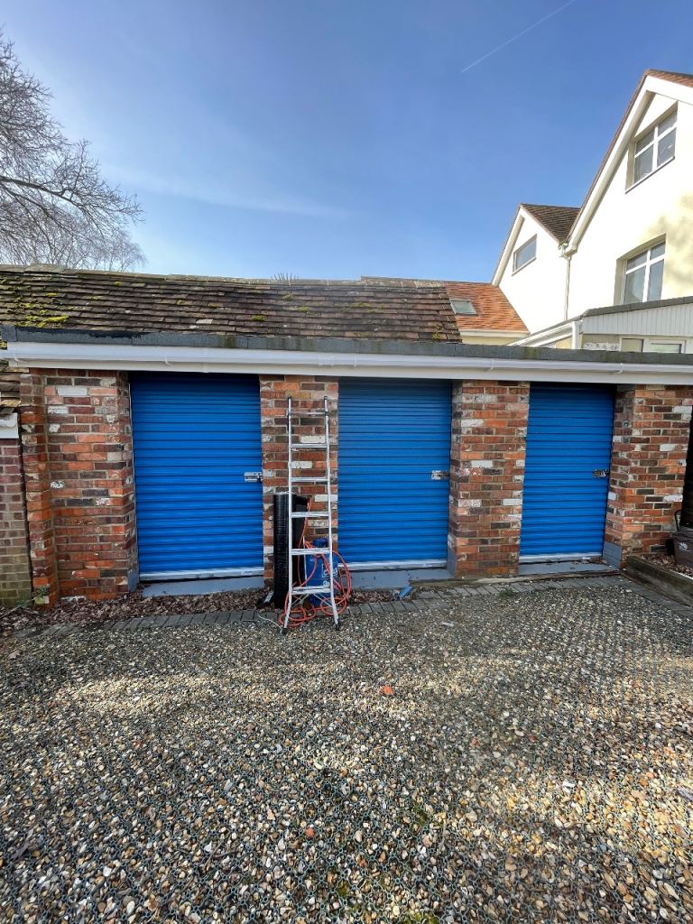 UPTON POOLE MINI LOCK UP GARAGE +  PARKING SPACE location BH16 5JB