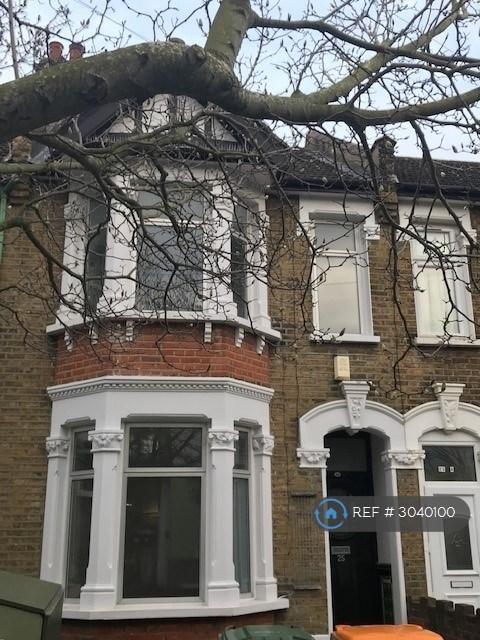 3 bedroom house in East Road, London, E15 (3 bed) (#3040100)