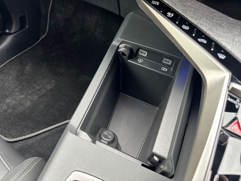 2025 Peugeot 5008 1.2 Hybrid 136 GT 5dr e-DSC6 HATCHBACK PETROL Automatic