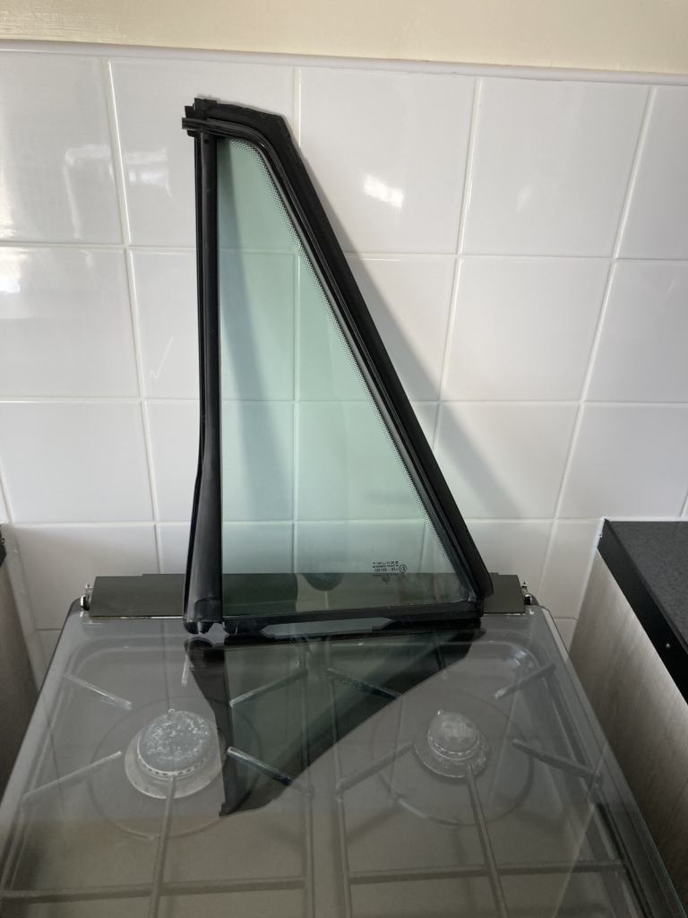 VAUXHALL SENATOR 1/4 LIGHT GLASS 