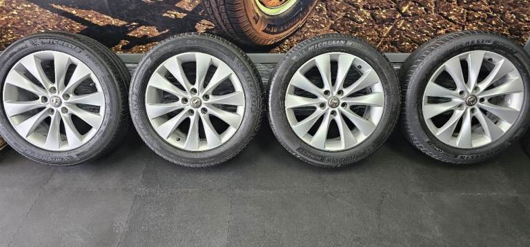 Vauxhall Genuine Astra ZAFIRA 18 alloy wheels + 4 x tyres 235 50 18 MICHELIN