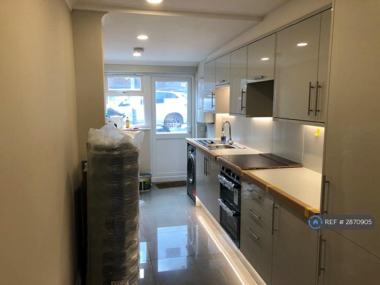5 bedroom house in Stevenage, Stevenage, SG1 (5 bed) (#2870905)