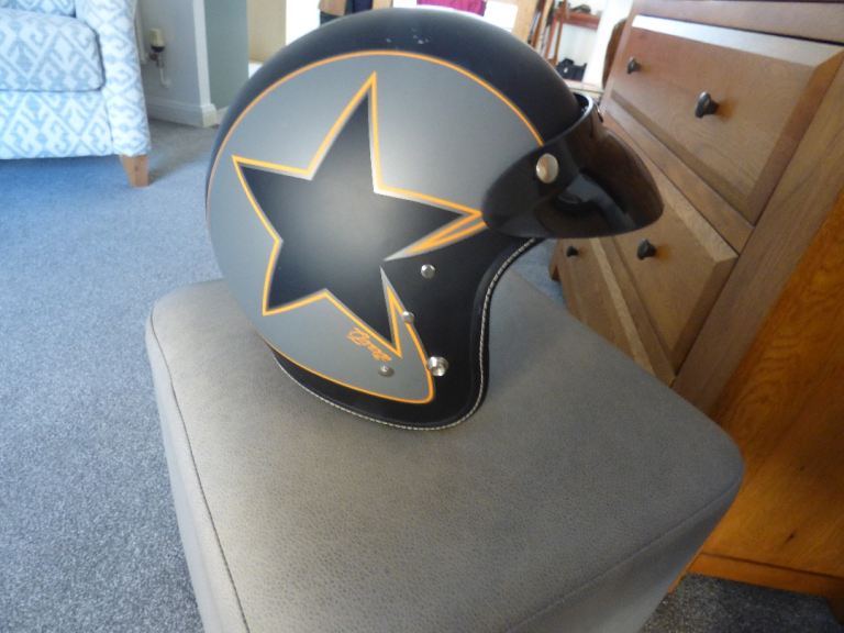 DUCHINNI CRASH HELMET AS NEW LARGE SIZE.