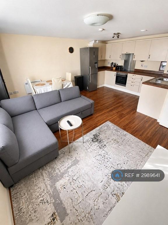 2 bedroom flat in Field House, Morden, SM4 (2 bed) (#2989641)