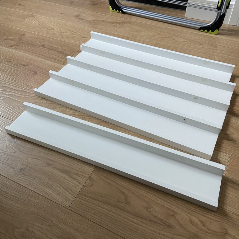 5x white shelves