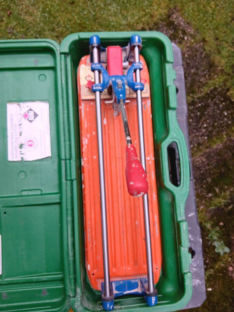 Rubi TS40 tile cutter.