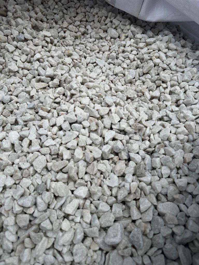 Polar White 20mm Stone Chips