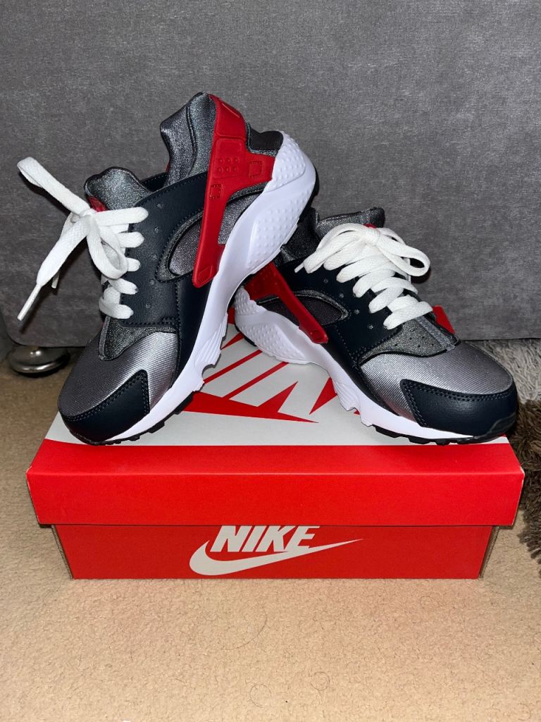 (Like New) Nike Air Huaraches Size 5 Women Women’s Ladies Trainers Shoes Black Red Grey White, Sale