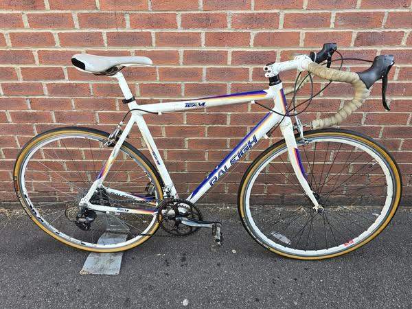 Road racing bike RALEIGH TEAM SPORT Wheels 700C Frame 21,5"