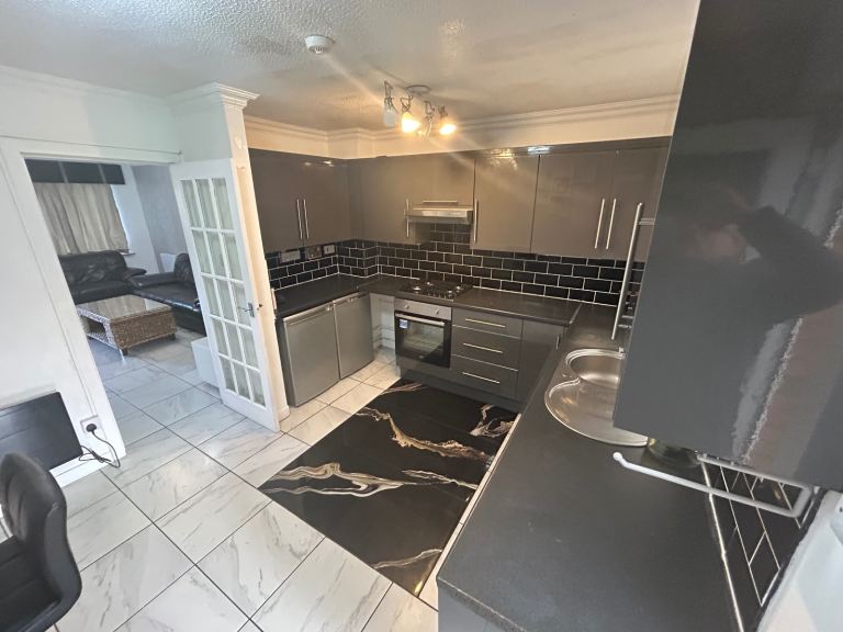 2 bedroom house to let available NOW 