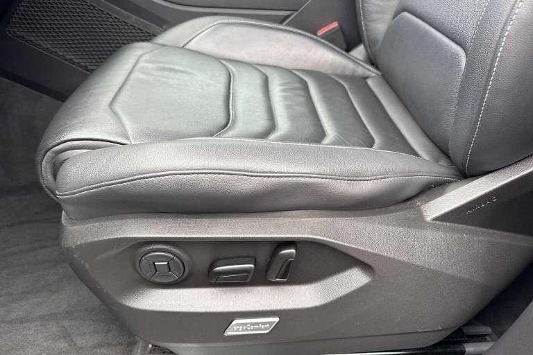 2018 Volkswagen Touareg 3.0 V6 TDI 4Motion R-Line Ã¢Â­Â14 way power adjustment, Innovation cockp...