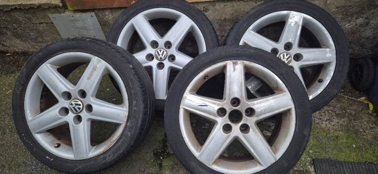 17 inch wheels 2 good tyres