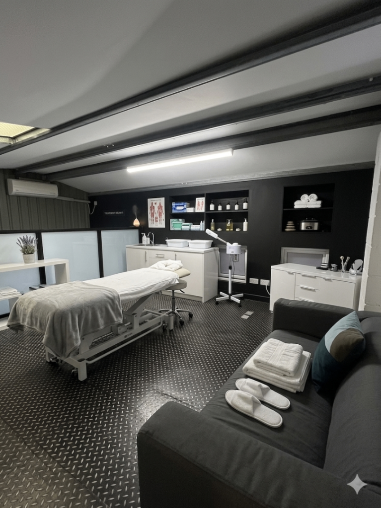 Treatment massage therapy room to rent 