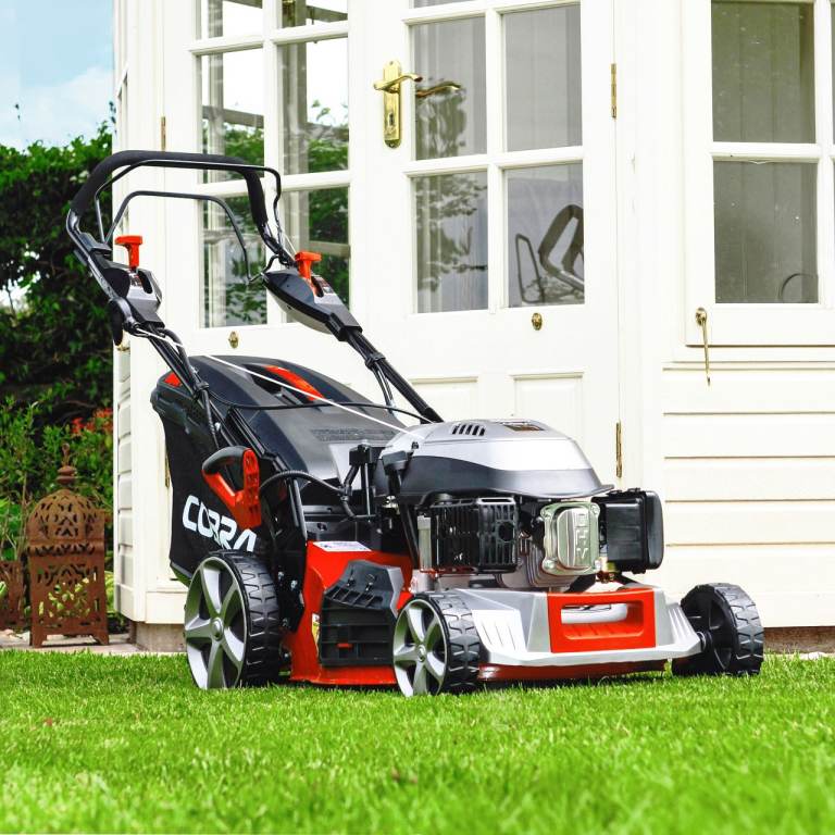 Lawnmower, electric start, self propelled  Cobra MX484spce NEW