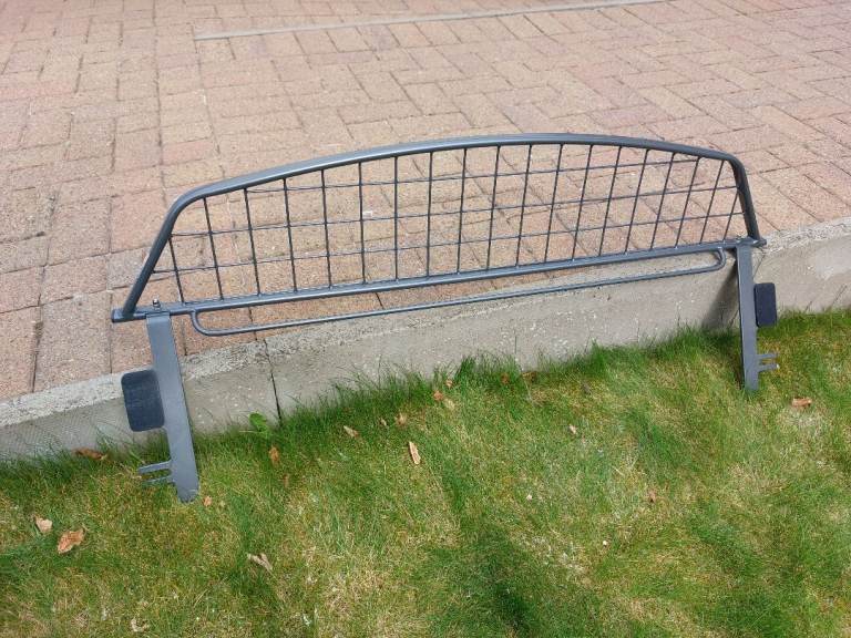 Travall Dog Guard - fences off rear seat from boot (for Octavia 2013-2020)