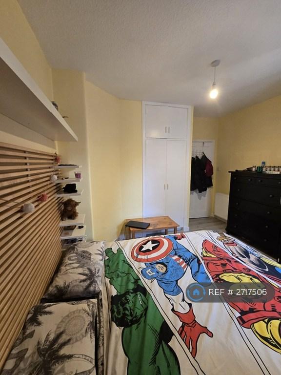 2 bedroom flat in Richmond Place, Edinburgh, EH8 (2 bed) (#2717506)