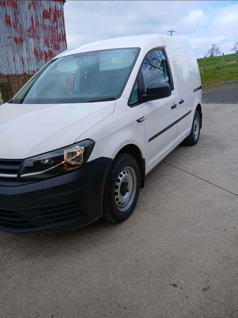 Late 2020 vw caddy c20 2.0 tdi startline like brand new fsh very cheap van fiberglass rear
