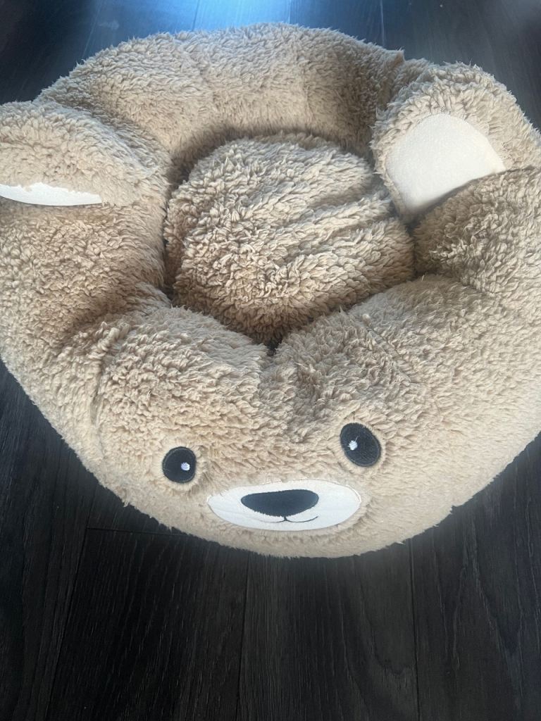 Puppy/toy dog bear dog bed £15