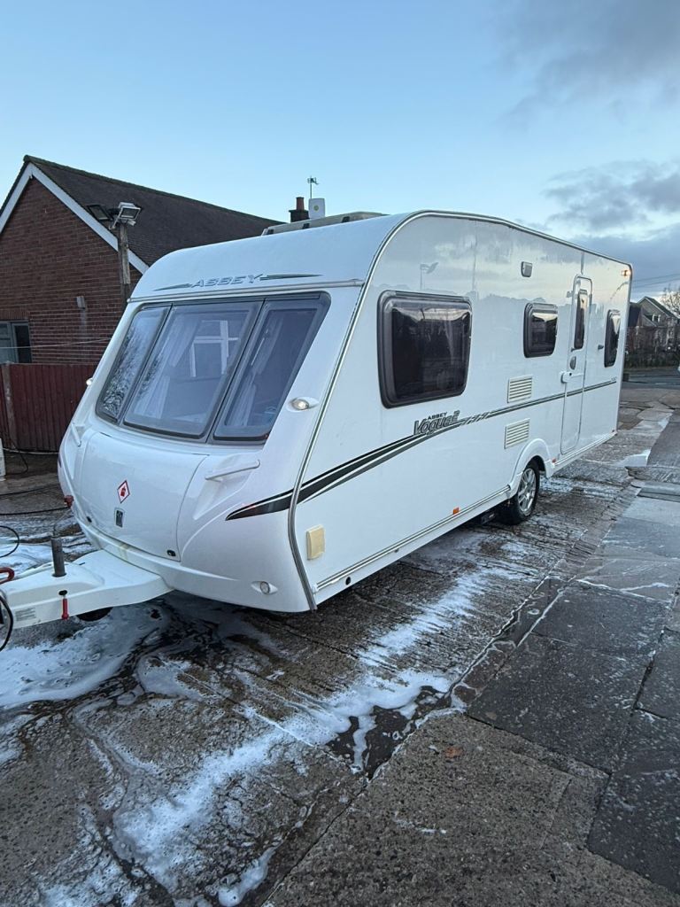 ABBEY VOGUE 2 530 5 berth , end bedroom ! MOTOR MOVER ! 