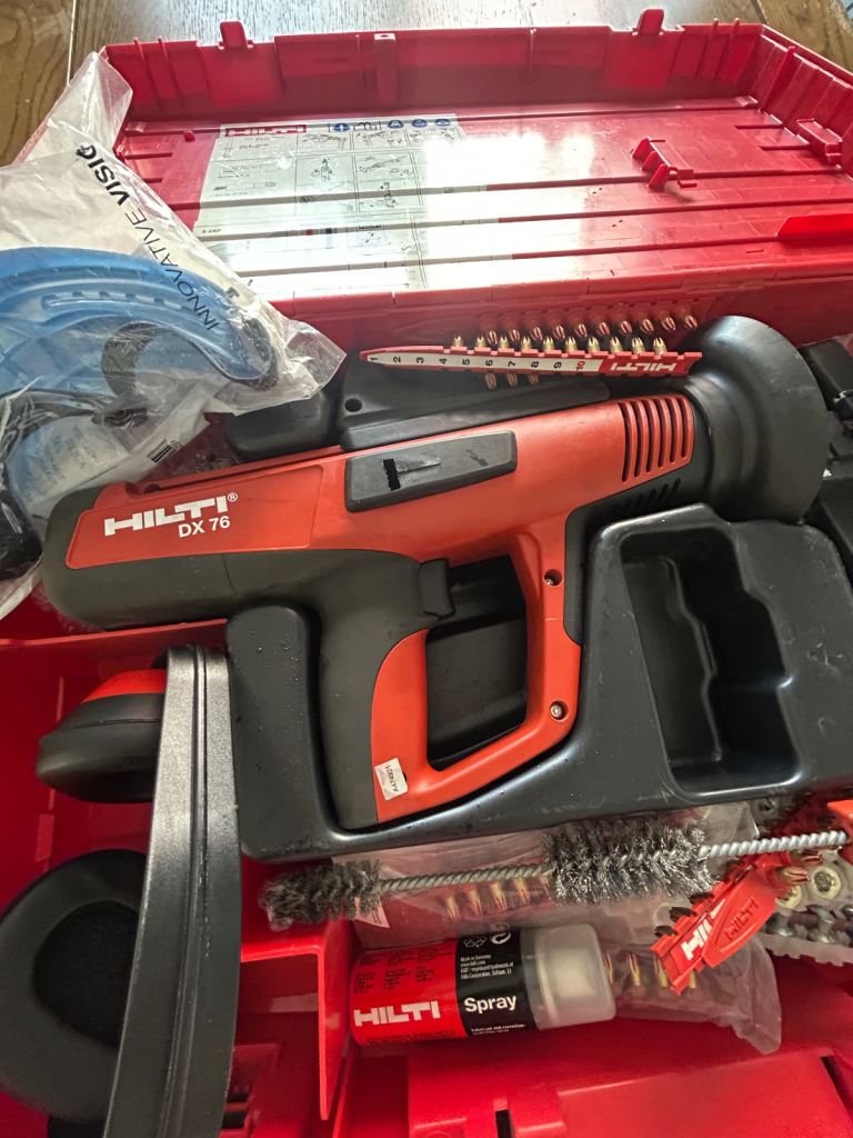 NAIL GUN - HILTI DX 76 Nail Gun plus MX 76 Cartridge **New Fixed Price To Sell**