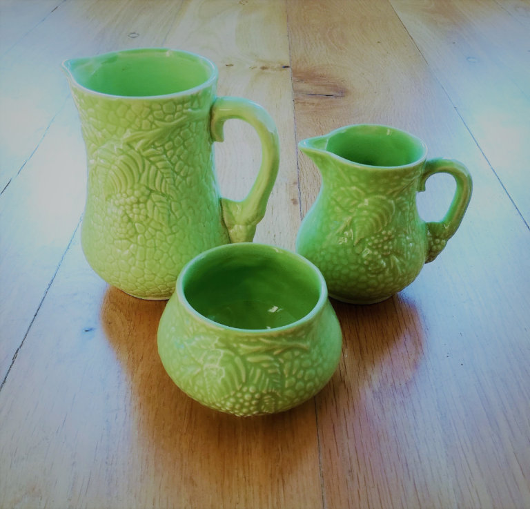 VINTAGE ART DECO WADE CHINA JUGS Green Grape Vine Leaf Design Set Large & Small Sugar Bowl Embossed