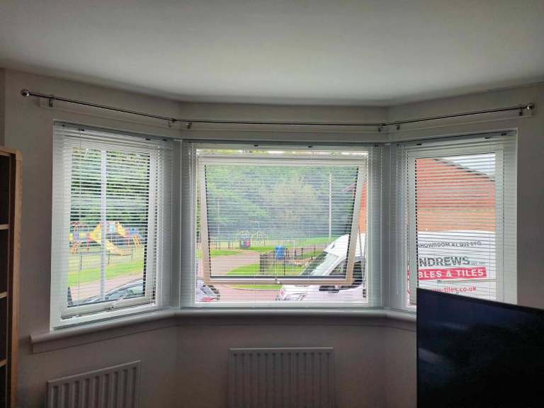7 white blinds brand new in box from a smoke/pet free home thanks 