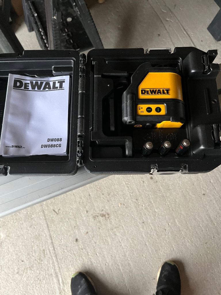 Dewalt Green cross line laser level 