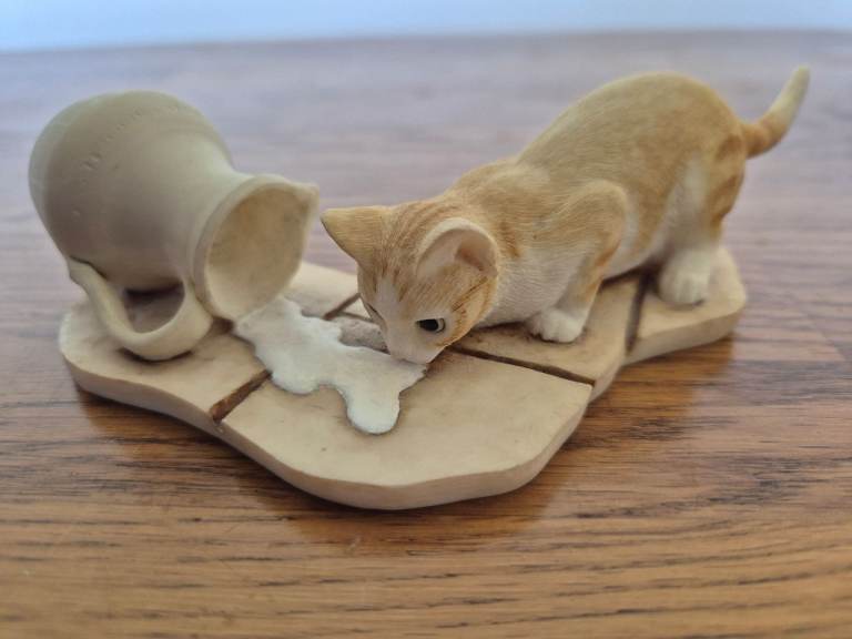 Sherratt & Simpson Hand Painted 55017 Kitten licking milk from a spilt jug. Boxed.