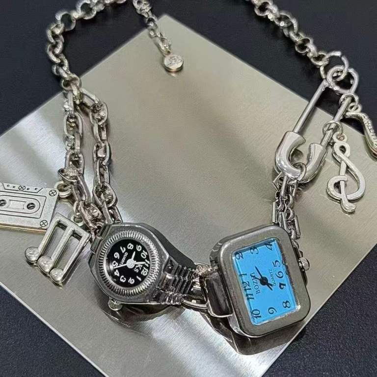 Stylish metal necklace