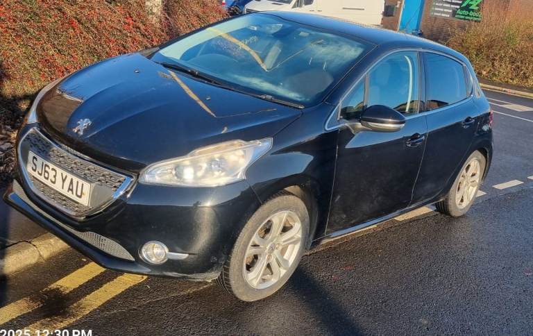 Peugeot, 208, Hatchback, 2013, Semi-Auto, 1199 (cc), 5 doors