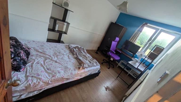 Big Double room..5ish mins to station