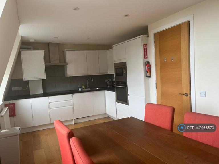 2 bedroom flat in Citadel Road, Plymouth, PL1 (2 bed) (#2966570)