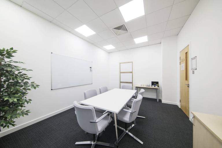 Manchester - M20 2YY \ All-Inclusive Office Space for 4 Workstations