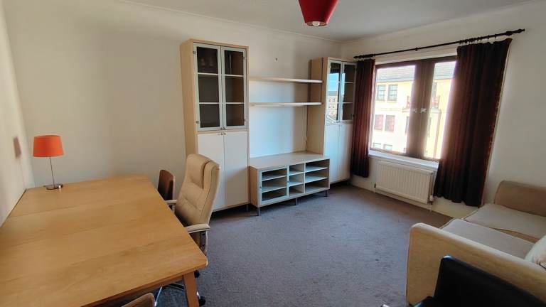 Bright Top Floor Flat 1 bedroom with Box room to Rent in the heart of the City