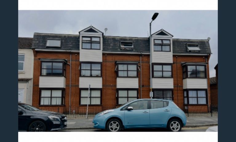 1 Bed Flat to Rent in HU5 – Parking Space Included – Near Newland Avenue