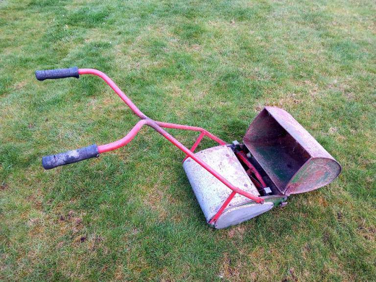 Mower Vintage Qualcast Super Panther 12" Push Lawn Mower with Grass Box