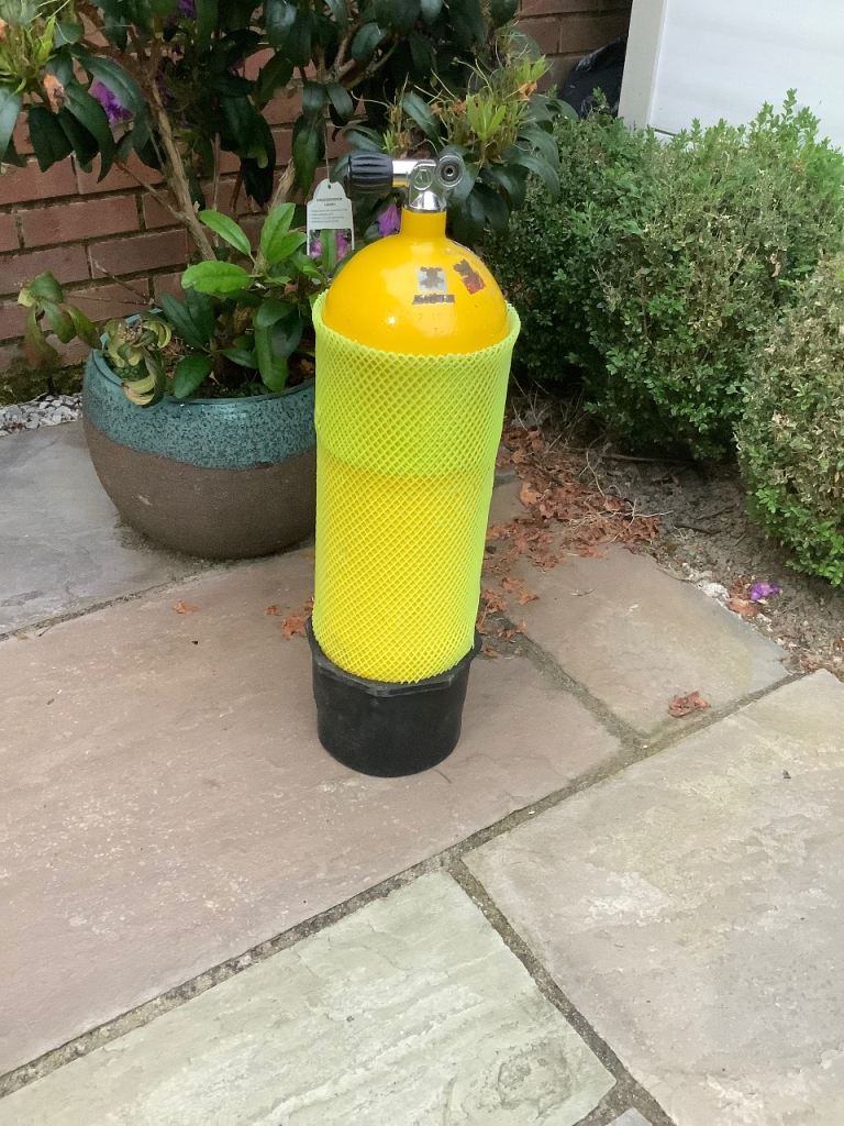 12 litre 232 bar cylinder in good condition