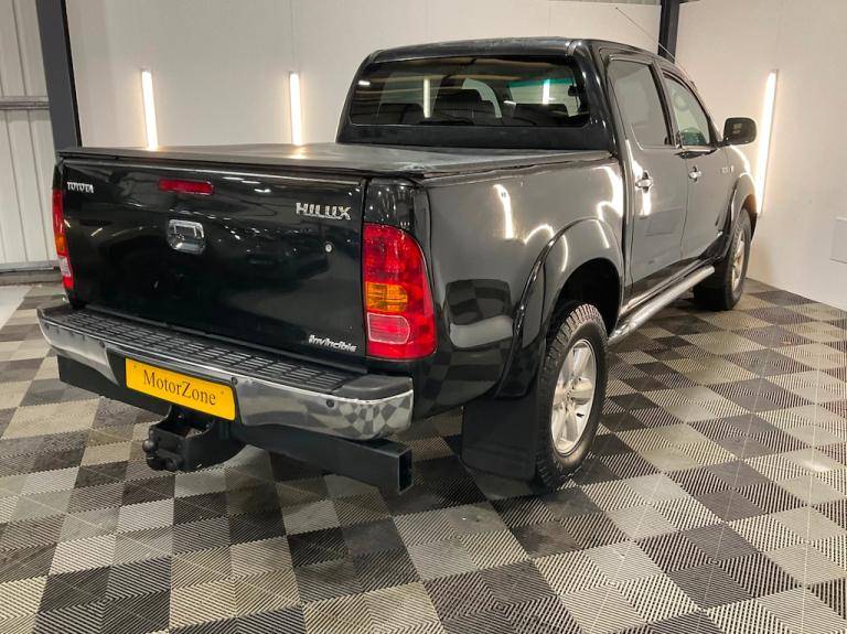 2011 Toyota Hilux 3.0 D-4D Invincible Pickup 4dr Diesel Auto 4WD (227 g/km, 171 bhp) Pick Up Dies...