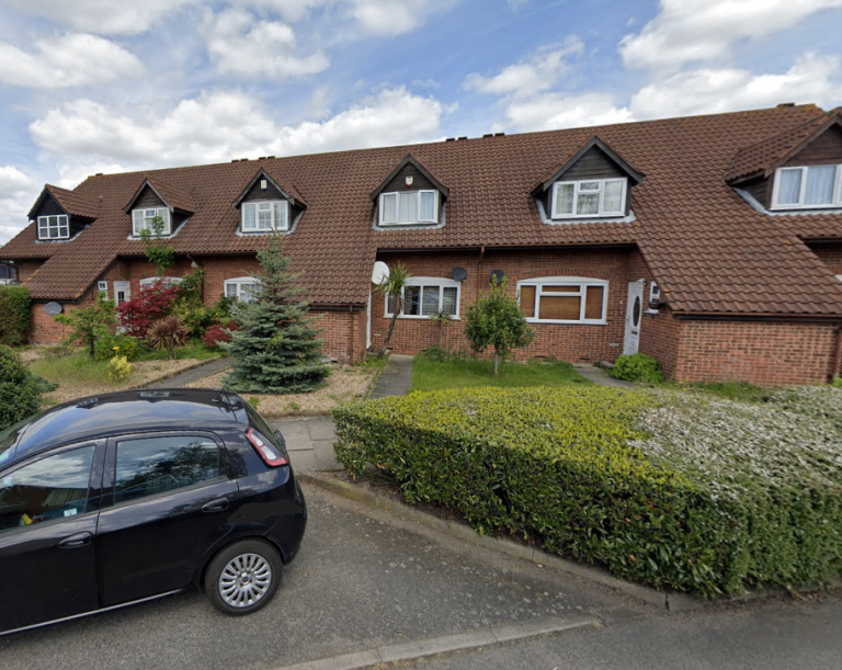 Spacious 3-Bedroom Terraced House with Garden, Parking & 2 WCs in Sought-After Dartford Development