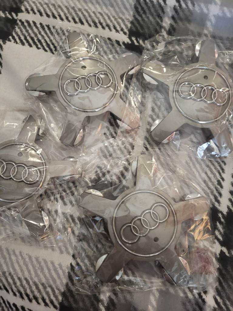 Audi q5 centre caps 