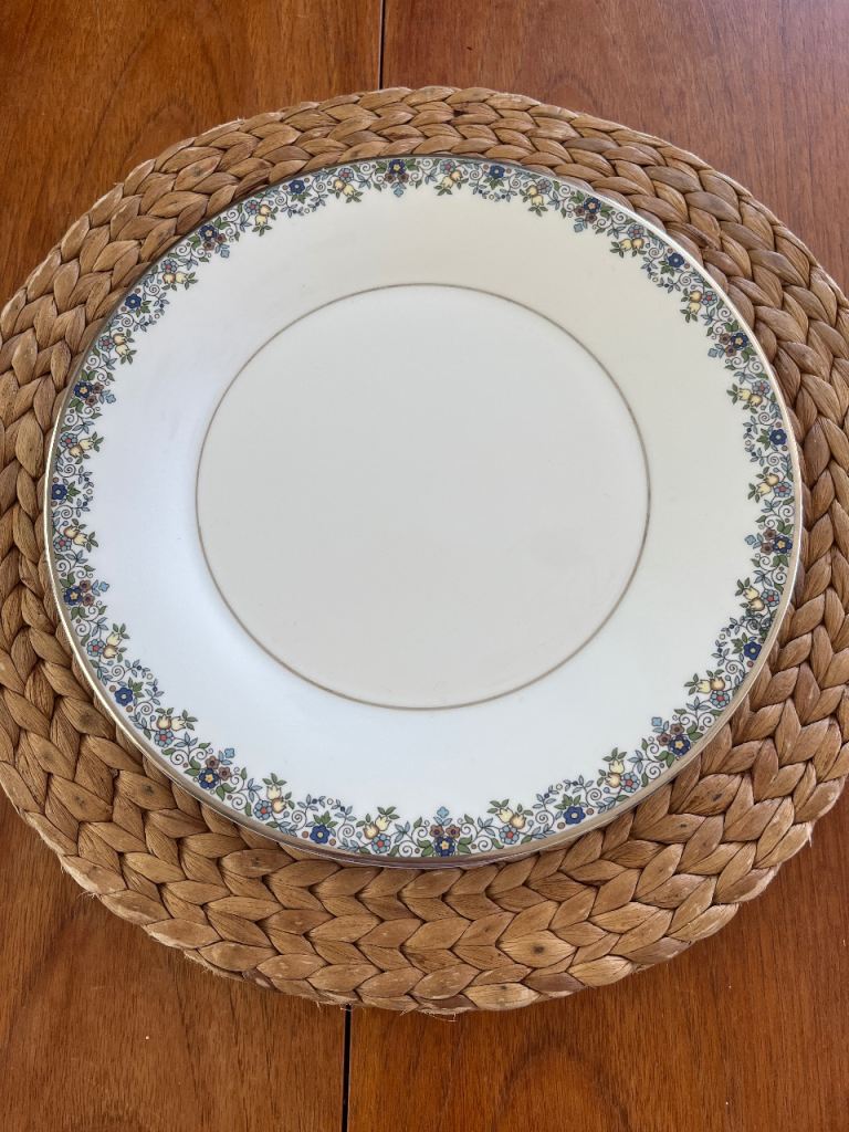 6 Doulton Flower Lace Dinner Plates